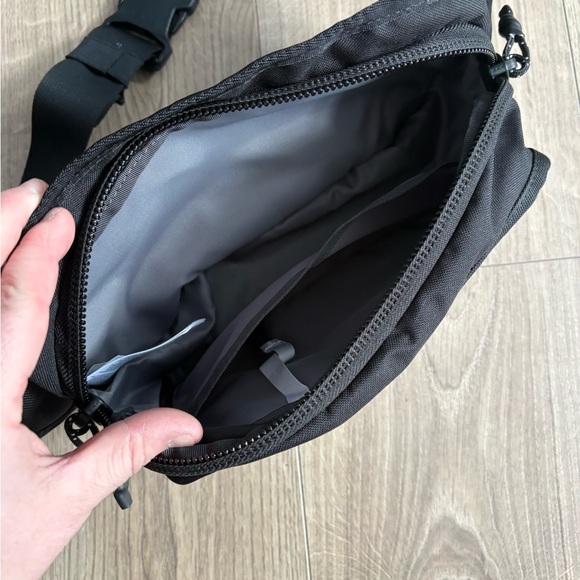 🖤 The North Face Black Waist Pack / Fanny Pack - Picture 3 of 4